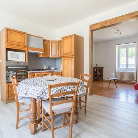 Avèze, 5 Pièces, 6 Personnes - Fr-1-630-155 * Aveze (Puy-de-Dome)