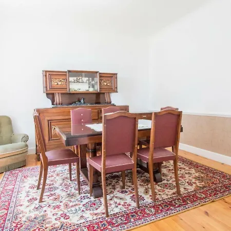 Avèze, 5 Pièces, 6 Personnes - Fr-1-630-155 * Aveze (Puy-de-Dome)