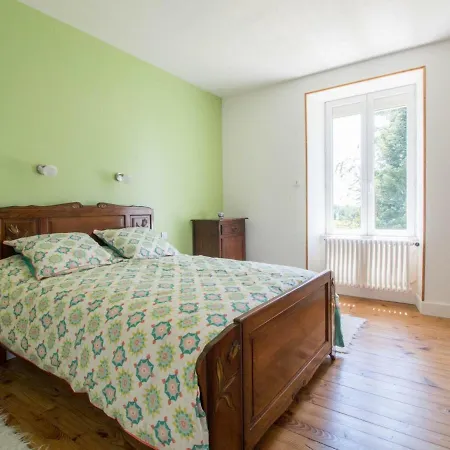 Avèze, 5 Pièces, 6 Personnes - Fr-1-630-155 * Aveze (Puy-de-Dome)